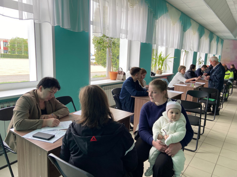 «Правомобиль» в действии: Курский Росреестр консультирует жителей Советского района. «Правомобиль» в действии: Курский Росреестр консультирует жителей Советского района.